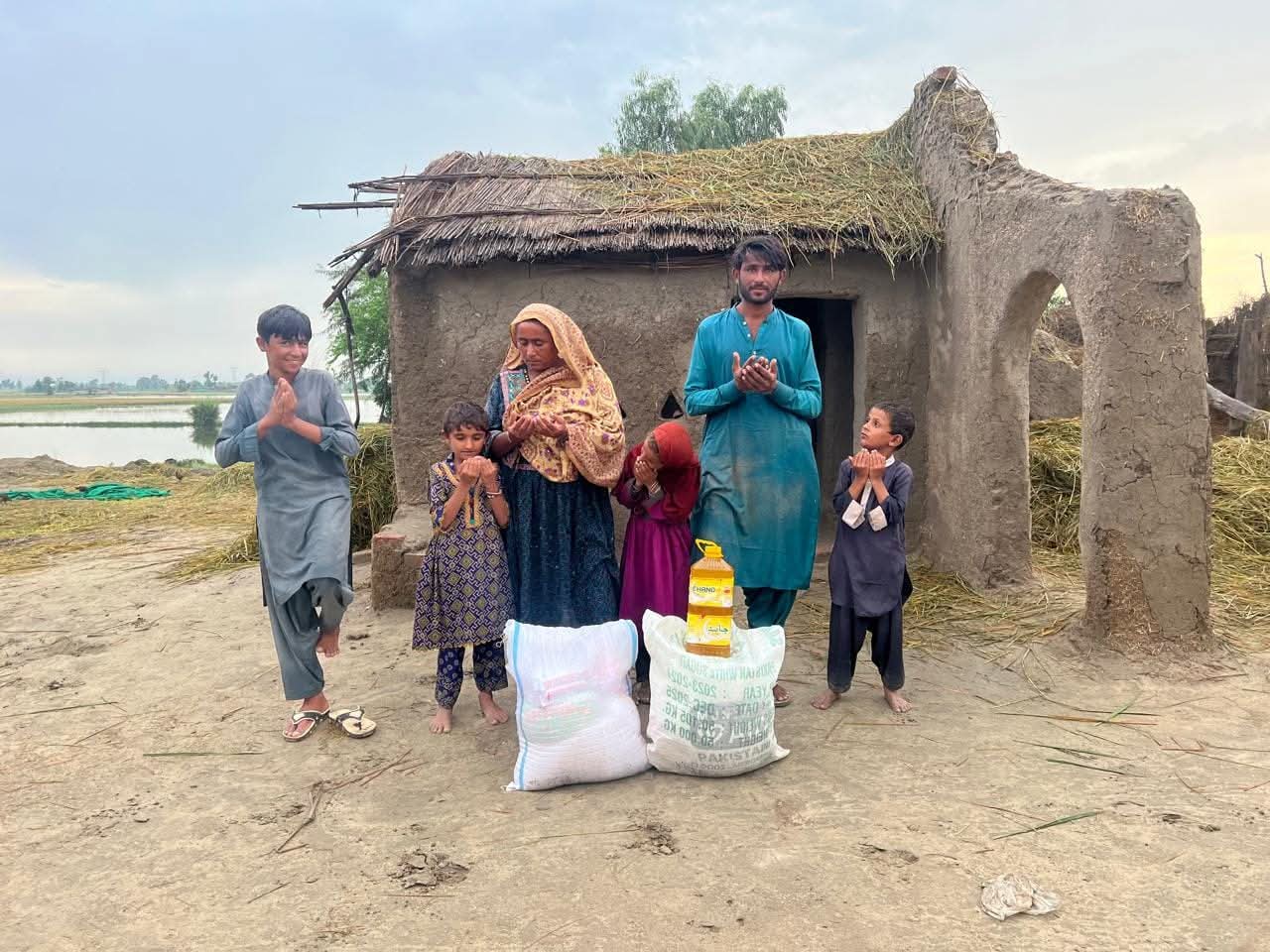 When a Family’s Prayers Are Answered — Food Distribution in Rural Sindh
